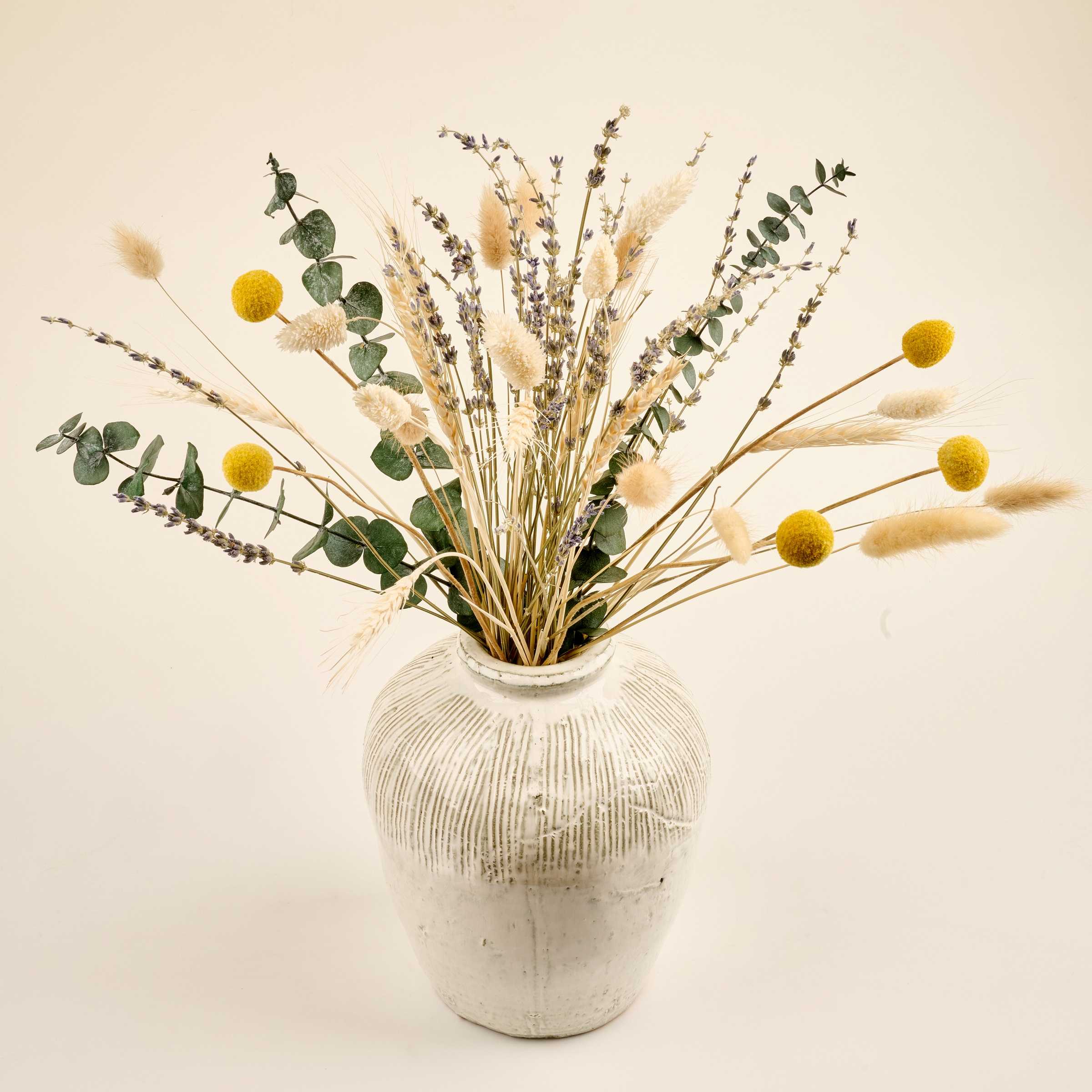 Trockenblumen und Pampasgras