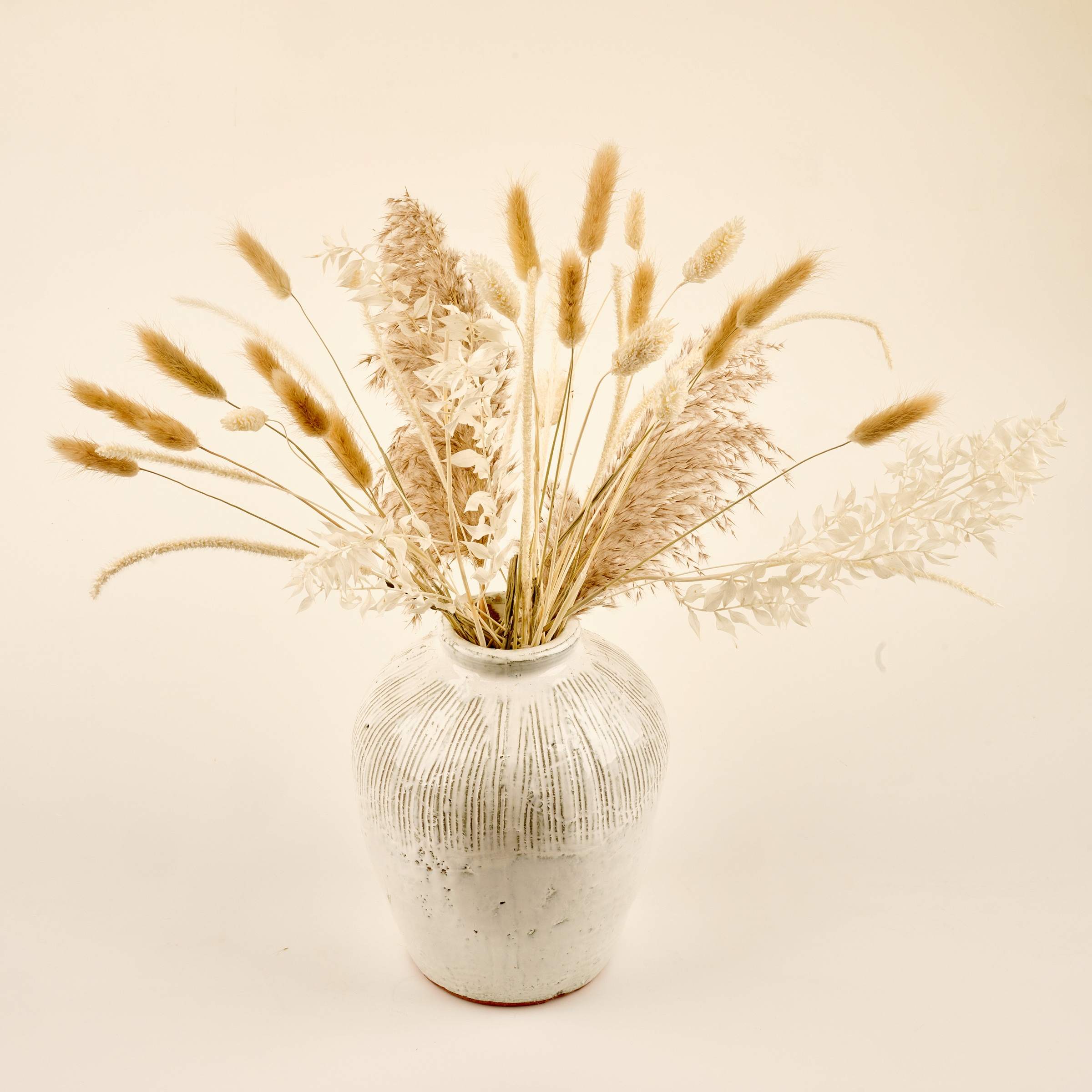 Trockenblumen und Pampasgras
